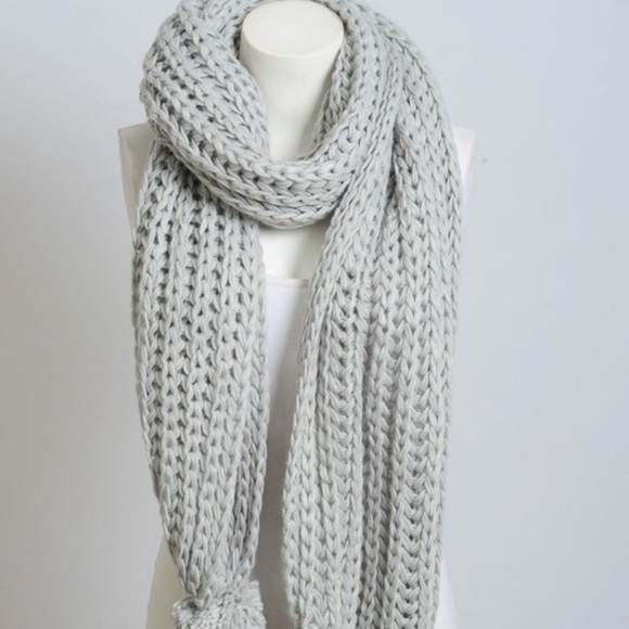 ❗️Last One❗️NWT Light Grey Knit Scarf - Picture 5 of 5